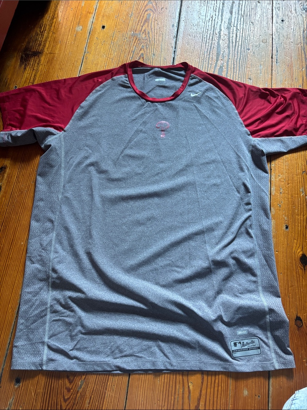Nike Men’s Grey Phillies Jersey with red Sleeves